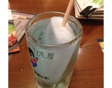 日本居酒屋出現插入整支冰棒的飲料！這...到底是什麼！？