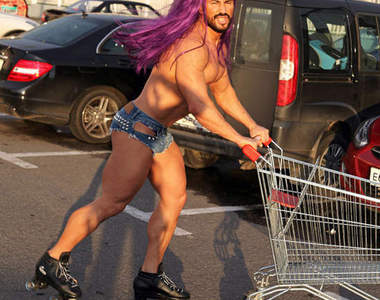 俄羅斯的男神卡卡～猛男DJ現身莫斯科