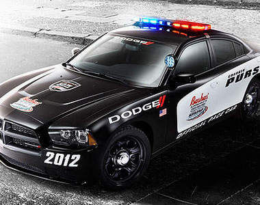 警車開上賽車場(驚)!難道是要來開單嗎?=.=a