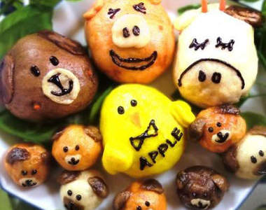 《狗肉包》是給狗狗吃的，不是用狗肉做成的喔！