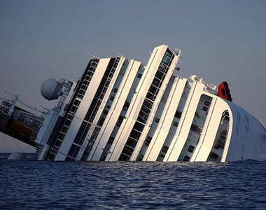 義大利的白色殘骸 載浮載沉的觸礁郵輪成為了熱門景點？