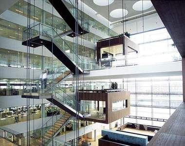 《懸空辦公室》在半空中上班~好酷!