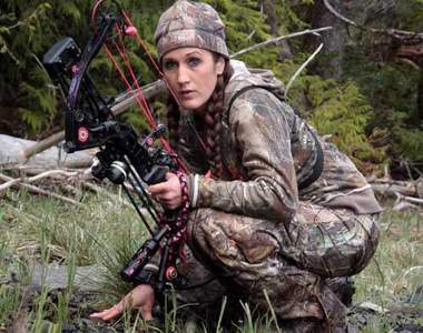 「Melissa Bachman」樂於挑戰海陸各種猛獸的美女獵人