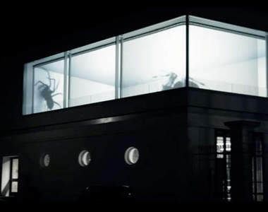 巨型蜘蛛投影效果 這真的是會嚇死人(抖)