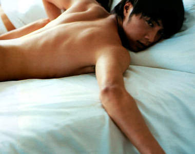 《情侶睡姿》看出伴侶間最深層的心理~