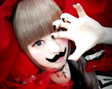 きゃりー流《OK繃造型》受了傷也可以這麼可愛