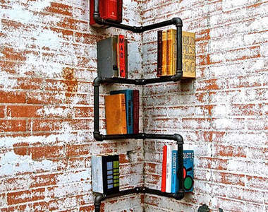 除了讓瑪莉歐鑽來鑽去 鐵管其實也可以當書架啦~