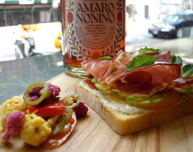 《酒精三明治》會不會吃早餐就吃到酒醉呢～？