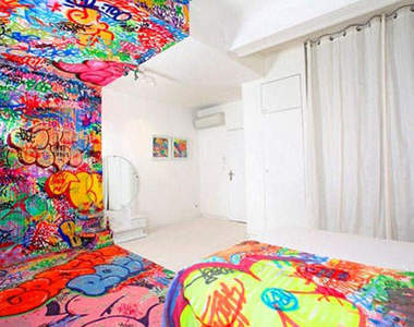 《酒店塗鴉》房間裡半白半彩頭暈暈啦@-@