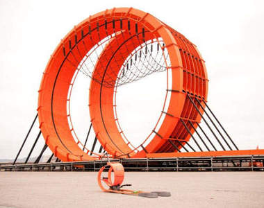 這是真的！職業車手將挑戰巨人式風火輪迴旋賽道