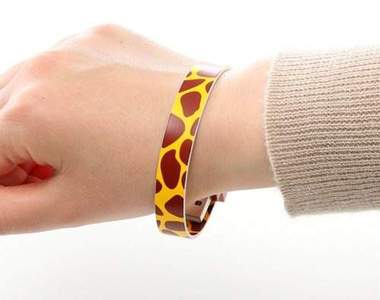 《USB手環》戴在手上就不會忘記帶傳輸線出門了！