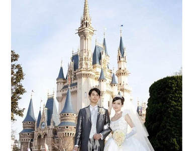 在迪士尼樂園裡的灰姑娘城堡舉辦婚禮 會不會太浪漫~♥♥