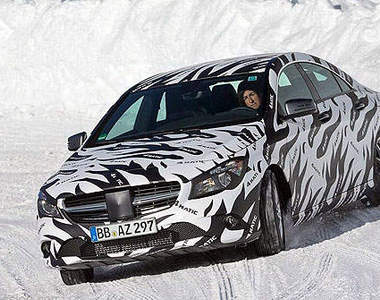 《賓士CLA》正式亮相前先來個官方自拍間諜照吧~