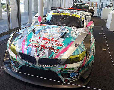 期間限定《BMW初音痛賽車》正在東京車站旁等大家喔~