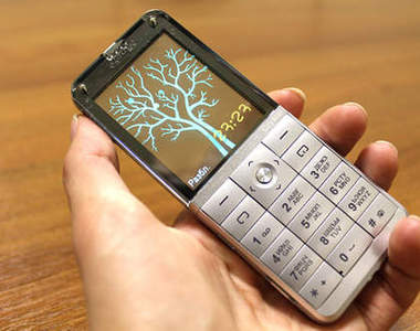 又新一款「吸晴」透明手機《Explay Crystal》酷炫來亮相！