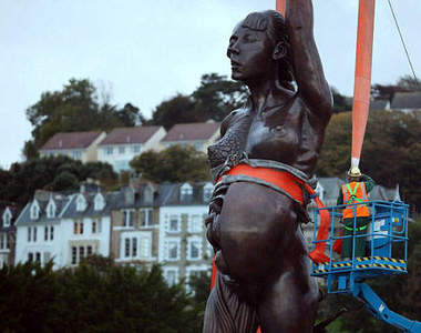 驚悚雕像 半夜看會怕怕...QQ