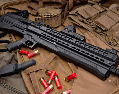 「UTS-15」殭屍剋星　１５發雙彈夾散彈槍　