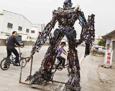 變型金剛單車版 腳踏車廢料加工也能化腐朽為神奇