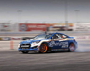 不一樣的現代!來看看Genesis Coupe甩尾賽車~♥