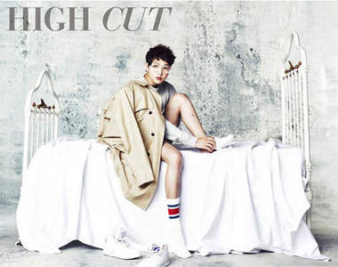 《宋仲基》雜誌新照　那是美腿嗎～（笑）