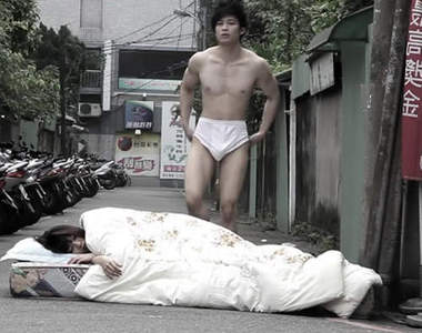 猛男當街愛愛秀 這樣的場景沒有問題嗎？