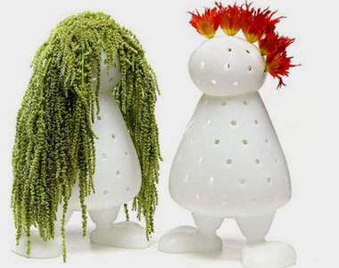 《人偶花瓶》身上有298個洞可以插（花）！