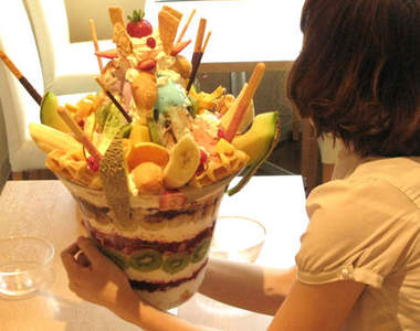 甜滋滋的《巨無霸聖代》～就是要填滿你裝甜點的胃！