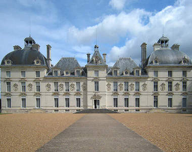 榭維尼堡 坐落在羅亞爾河流域的17世紀皇家城堡