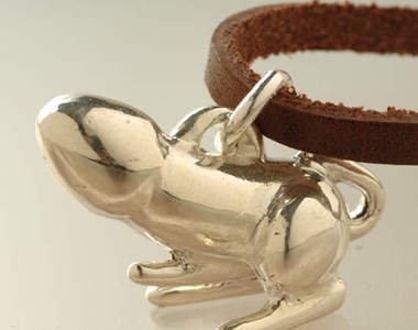 《羅馬浴場》最佳造型避邪物「叮叮普」～純銀版登場！