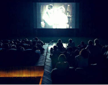 《海上電影院》漂浮在海上看電影超有FU☆