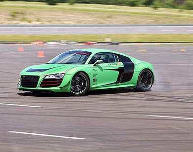週末的大玩具~Racing One改造Audi R8 V10!