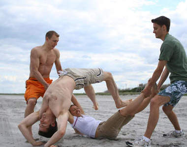 人體跳繩 拜托千萬別手滑~會出事的><