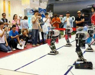 2012《釜山資訊展》~女機器人長的好詭異~"~