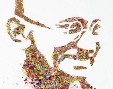 《粉末人像畫》~讓人想起兒時的砂畫