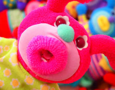 無力系唱歌娃娃《The Sing-a-ma-jigs!》還會跟你說話喔～