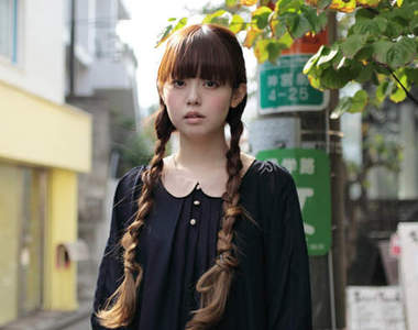 原宿系空靈模特兒《青柳文子》雙編辮才是經典♥
