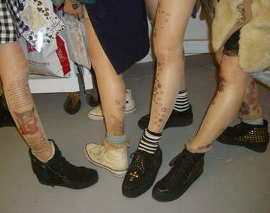 原宿爆發《刺青絲襪》流行中！還不快準備購入！！