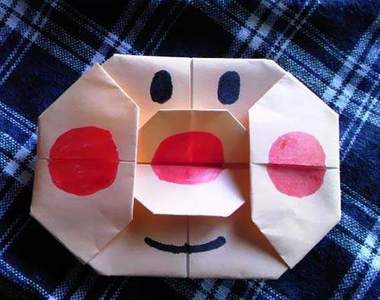 超 EASY ～用一張色紙就可以摺出麵包超人喔！