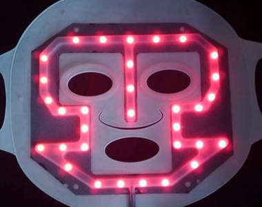 《 LED 面膜》只適合自己一個人在家的時候敷喔~!