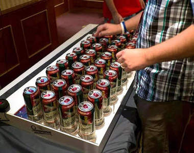 新奇《啤酒罐鍵盤》還能讓你一邊打字一邊拿起來喝呦~(誤)