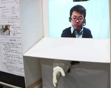 《視訊握手機器人》不要覺得詭異~用力的握下去吧!