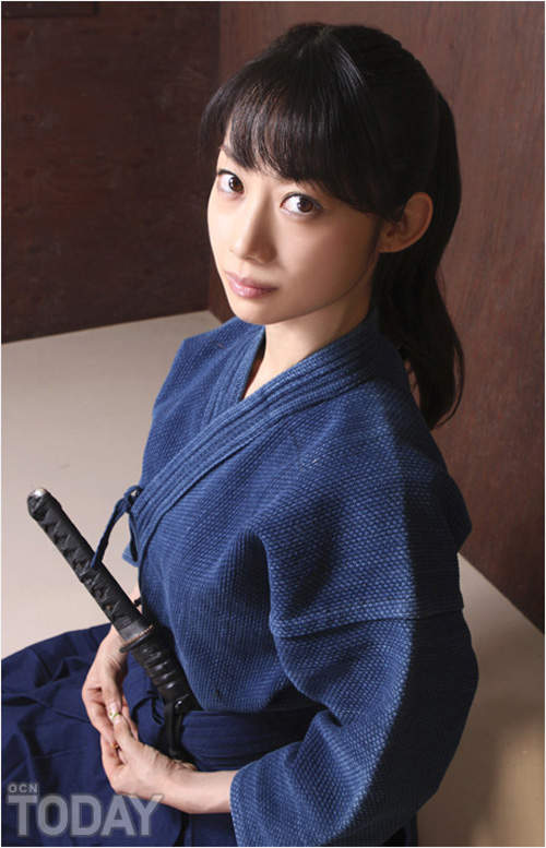 牙狼妹肘井美佳啊哩 泳裝寫真被我發現了 奸笑
