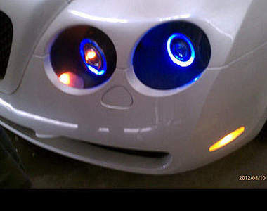 克萊斯勒再度變身賓利敞篷車！開著這輛車車要怎麼低調呢？