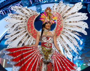 《2012環球小姐》趴兔 用民族風「衣」決勝負吧