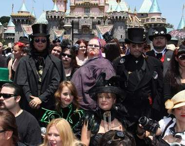 迪士尼的《哥德日》夢幻樂園也可以很黑暗