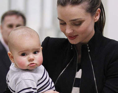 帥哥爸+名模媽＝超可愛小正太！