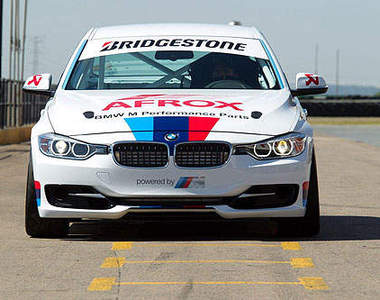 下場試身手~BMW新3系列賽車現身南非!
