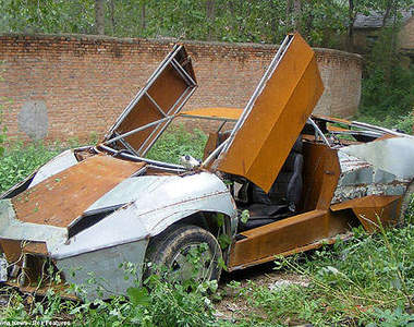 開著限量Lamborghini送化肥？這才是正港的鐵牛車啊！(誤)