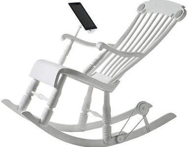 搖啊搖！iPad充電搖搖椅 讓你邊搖就能邊懶洋洋發電～