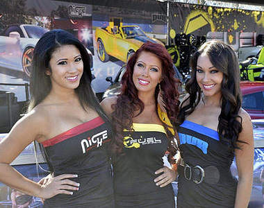 《SEMA展麻斗秀》車車拼改裝美女們也沒閒著喔～